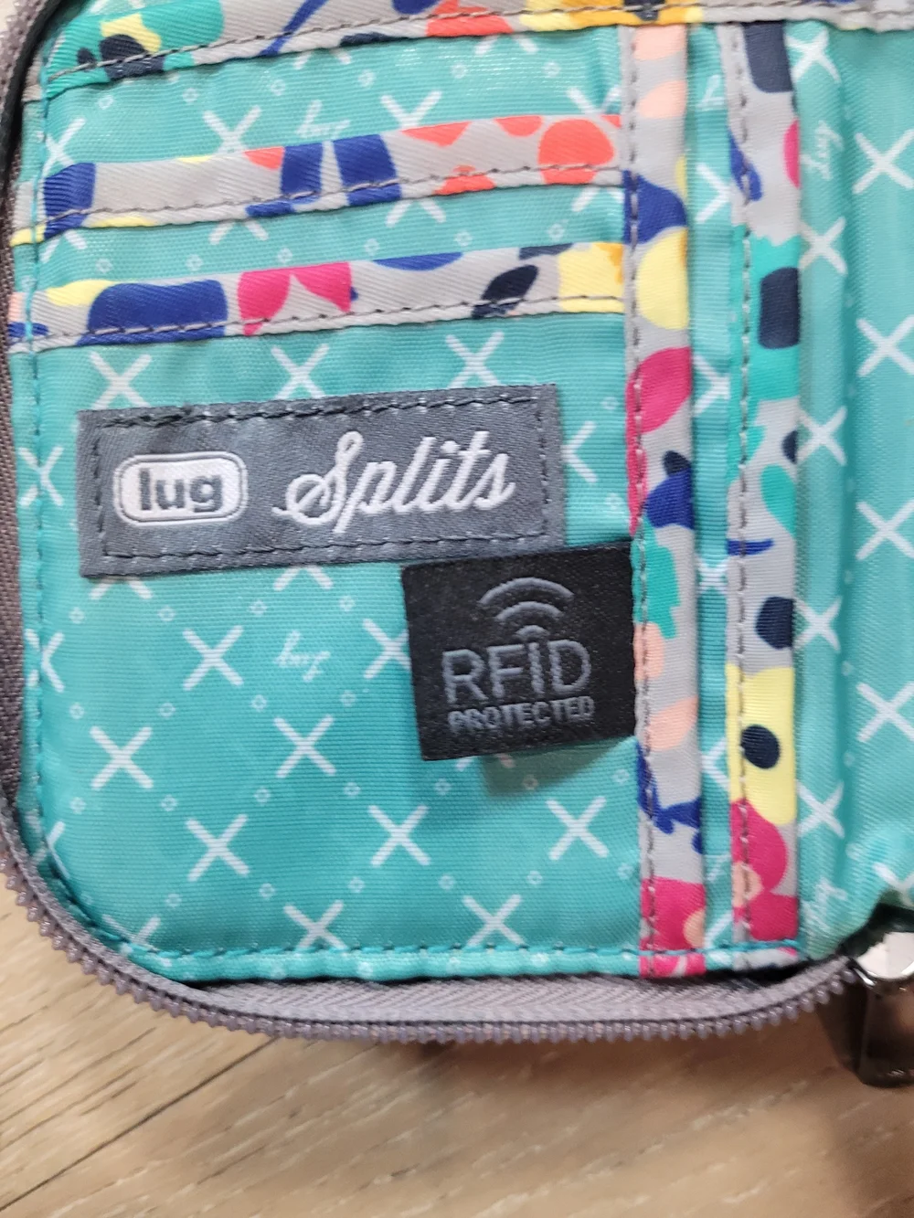 EUC lug Wallet Splitz RFID Security Grey/Floral Zip Bi Fold Women's Wallet